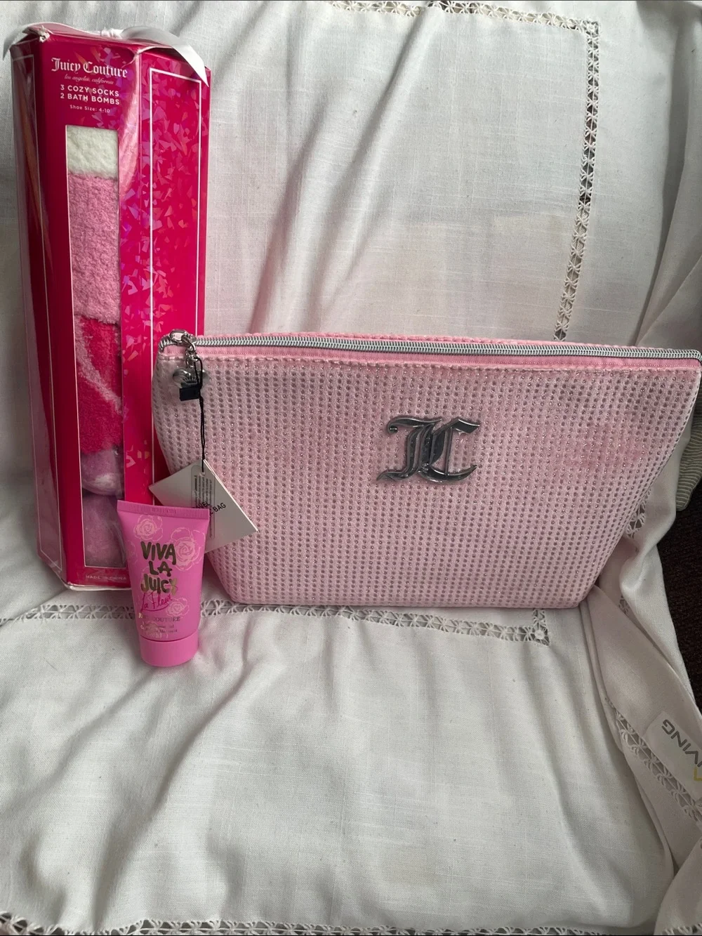 Juicy Couture Pink Cosmetic Bag,Shower Gel, Set 3 Cozy Socks & 2 Bath Bombs NWT